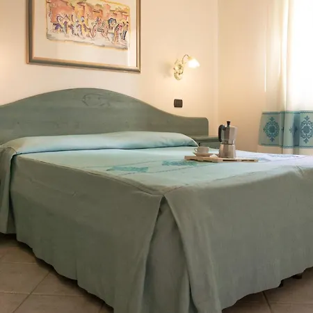 With Shared Pool Apartamento Cala Liberotto