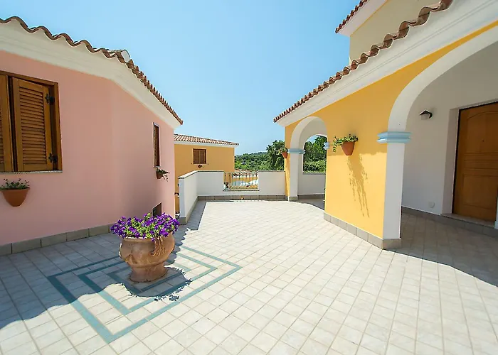 Apartment With Shared Pool *