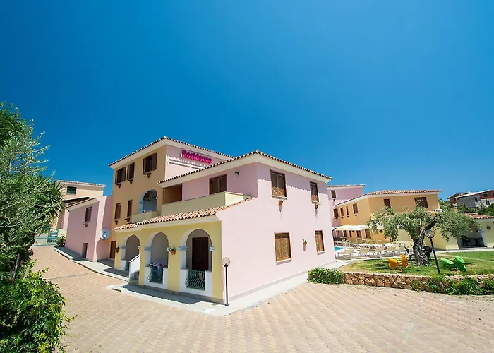 Apartment With Shared Pool *