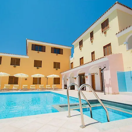 With Shared Pool Appartamento *